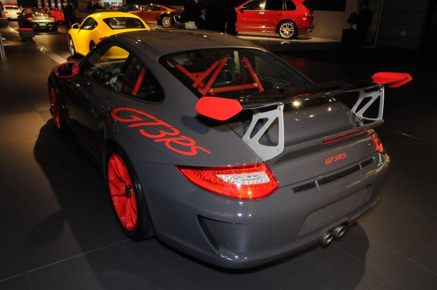 Porsche 911 GT3 RS 2010 года  (фото 19 из 33)